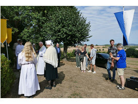 Feier des Mährisch-Neustädter Wachsstockfestes an der Weingartenkapelle (Foto: Karl-Franz Thiede)